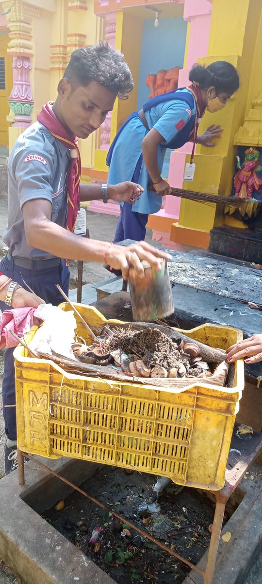 Monalis66742399's tweet photo. Day 1
#swachaviyaan2.0
#cleaning of mandir premises
S. B. Sc. H. S. School, konisi Ganjam #SwachhBharatMission #SDGgoals #mopindia @bsgnhq @Monalis95935857 @EarthologyI @Sangamwc @bsgindiaer @bsgodisha @Anamika45485576 @worldscouting @WAGGGSAsiaPac @EarthologyI @MrAb1216 https://t.co/VrXDGnhoVX