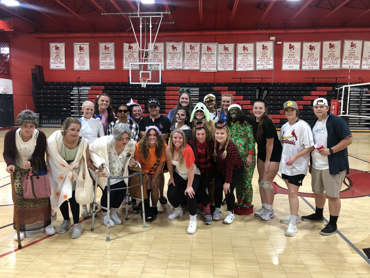 Halloween Volleyball Game !