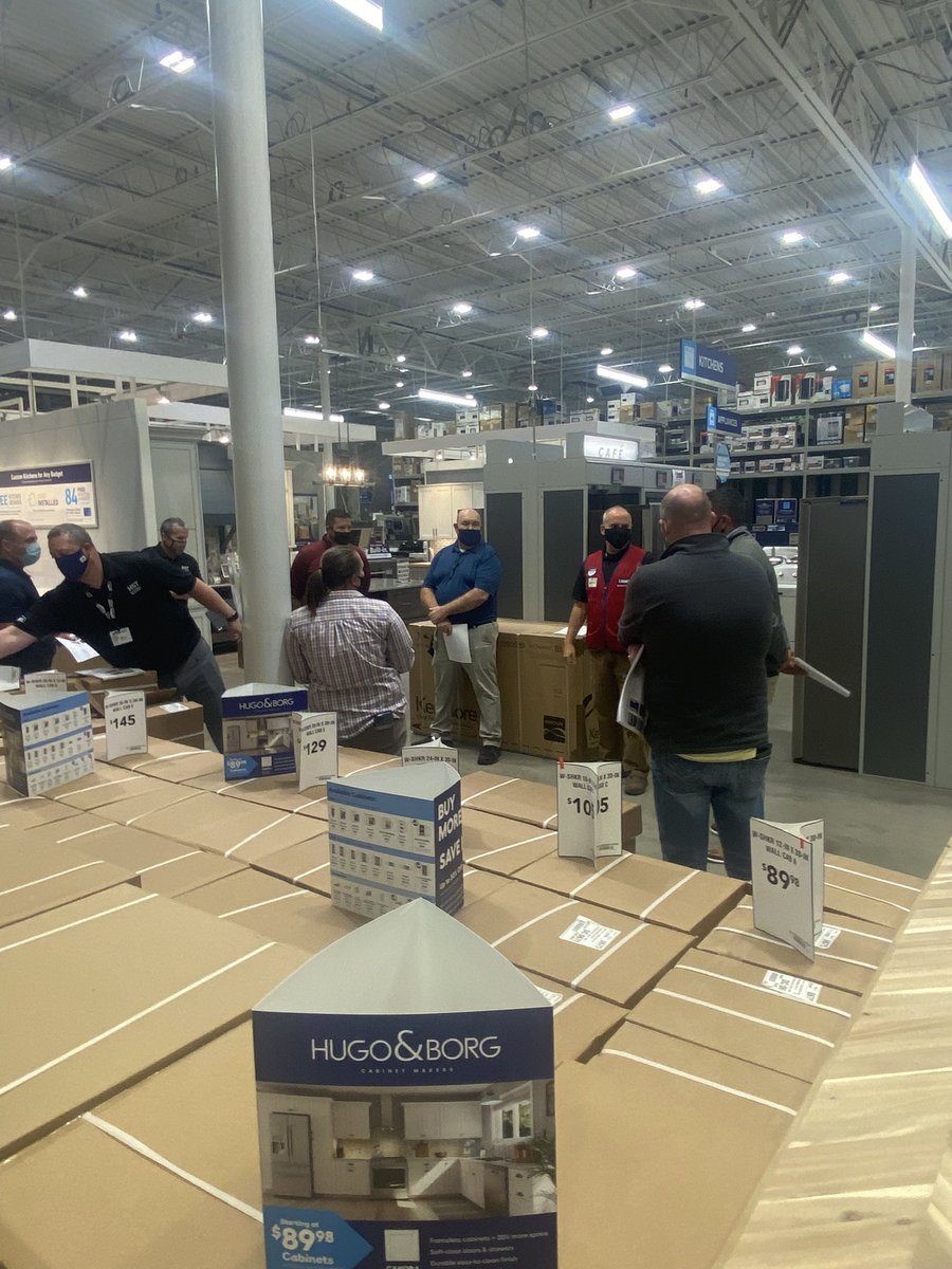 Brandon73676211's tweet image. We hosted all the SM’s in D816 today walking all the new flex areas in the store.  DM Brett going over expectations!  BJ and Chris showing off what their team helped with as well!    #StoreWalk #DistrictSupport @JBBailey9 @BenitoKomadina @damianftaylor @bbrammell816 @Ccarter13108