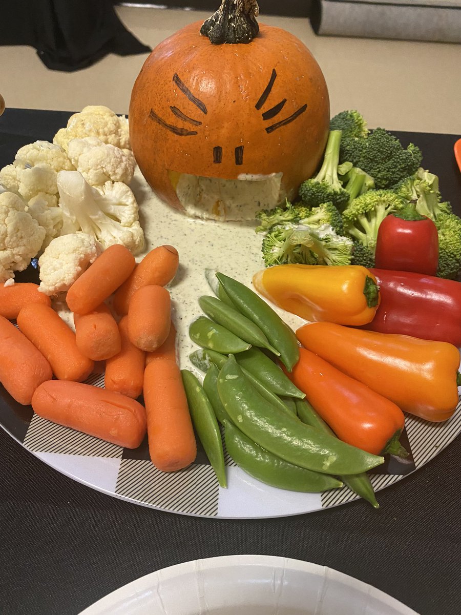 StefiWickers41's tweet photo. Thank you PTO for our SPOOKY luncheon today! @MrsRauhuff_BFES @BFES_art @principalwebb @AshleyPowers3rd @MrsParryfourth @MsPlattnerFifth @ambrose3bfes @mathfantastical @mtwist105 @FCAPA2 https://t.co/rDnwzUoZhc