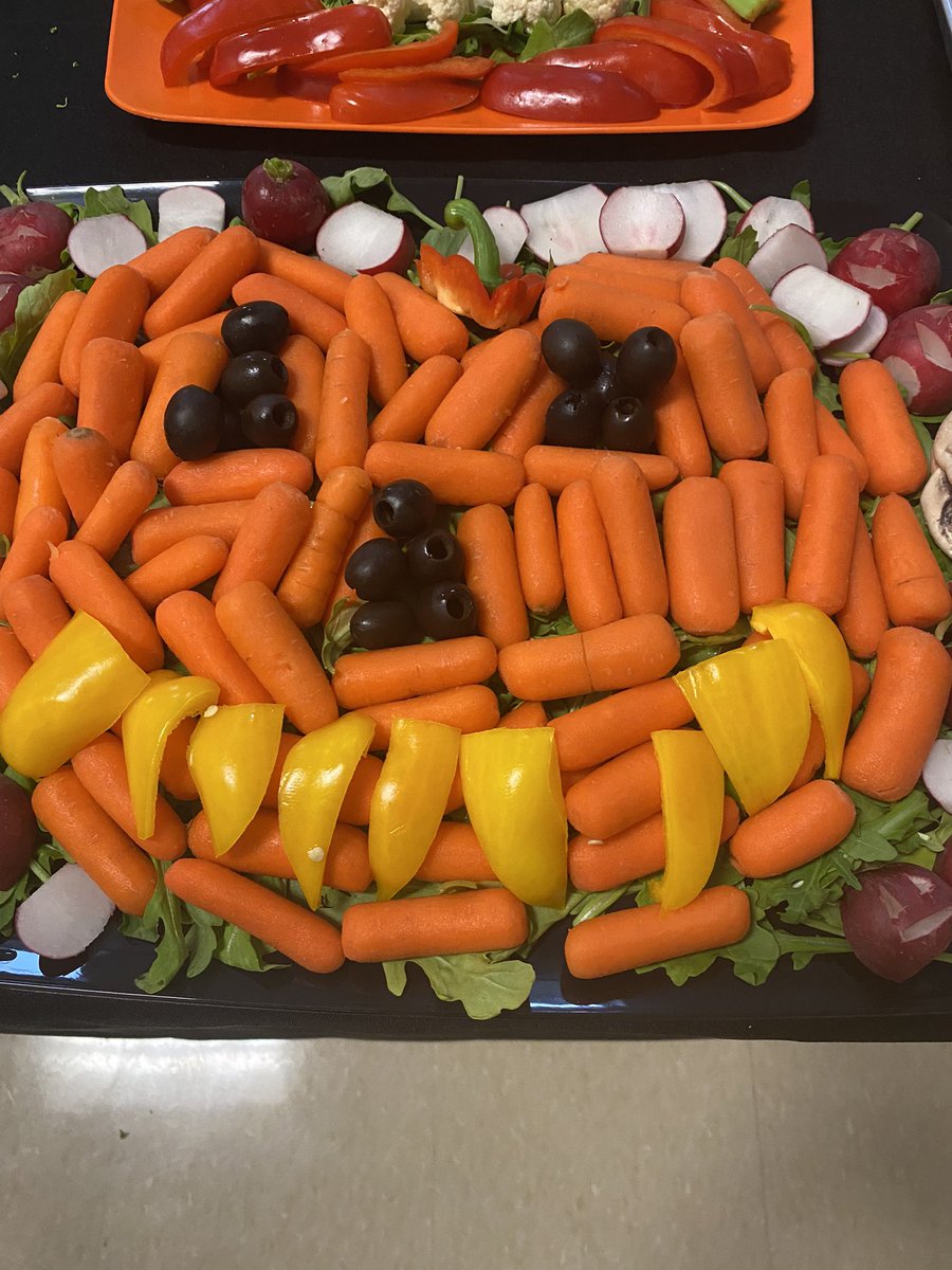 StefiWickers41's tweet photo. Thank you PTO for our SPOOKY luncheon today! @MrsRauhuff_BFES @BFES_art @principalwebb @AshleyPowers3rd @MrsParryfourth @MsPlattnerFifth @ambrose3bfes @mathfantastical @mtwist105 @FCAPA2 https://t.co/rDnwzUoZhc