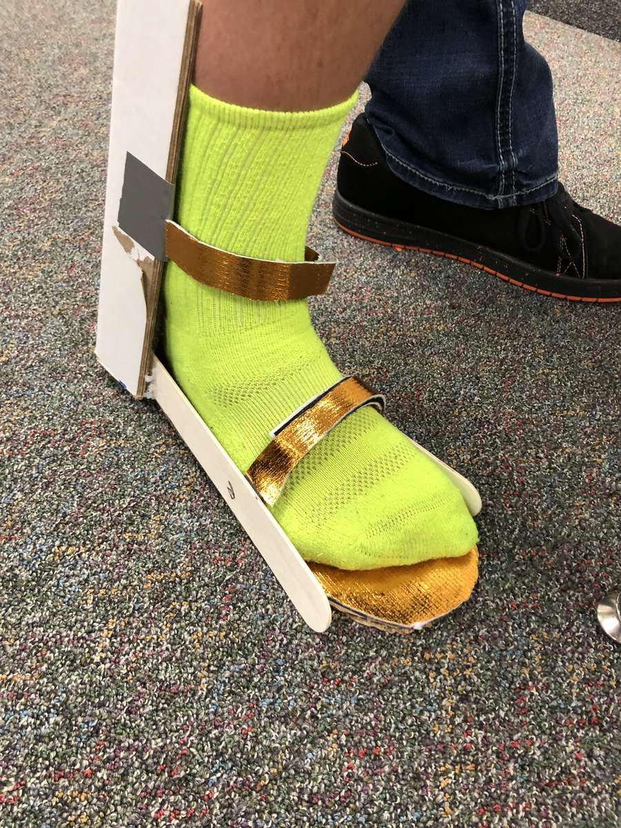 tigerroboticssd's tweet photo. Today we finished our first instant design challenge. Kids had to make orthotics to keep the foot 90 degrees. @PLTWorg @HSMSTigers https://t.co/0wwgmEkGBy