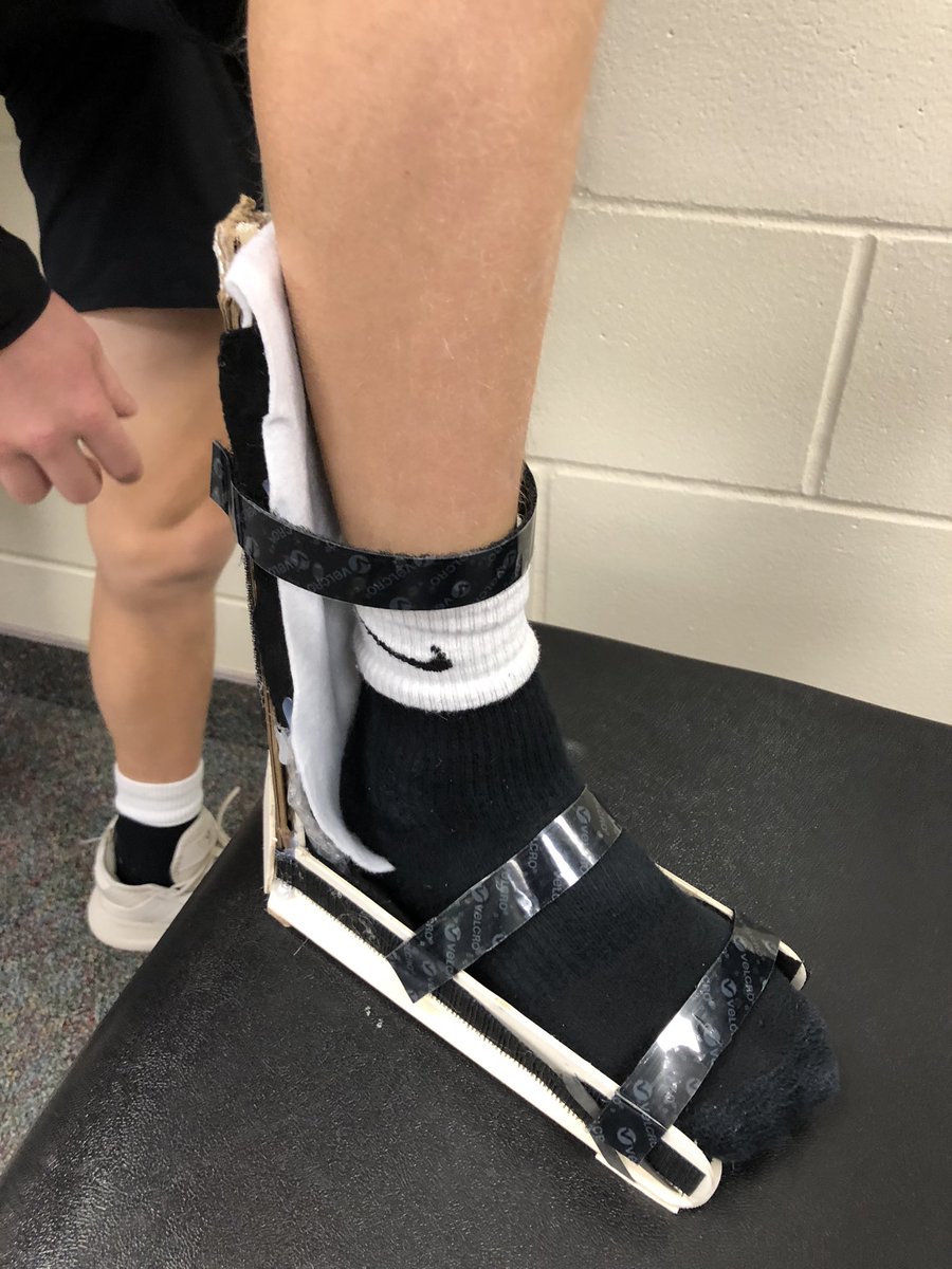 tigerroboticssd's tweet photo. Today we finished our first instant design challenge. Kids had to make orthotics to keep the foot 90 degrees. @PLTWorg @HSMSTigers https://t.co/0wwgmEkGBy