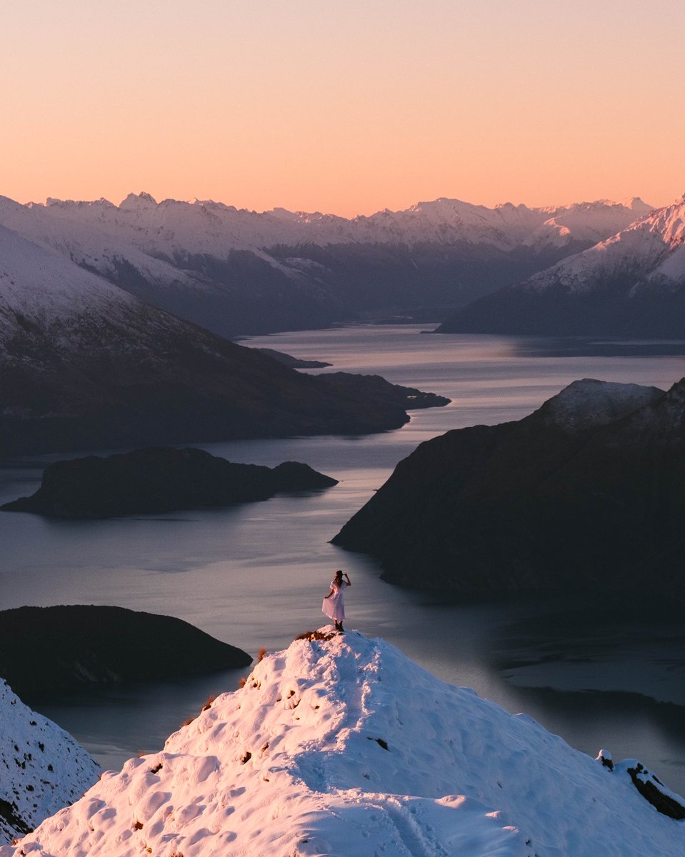 Gm 🤍 moments that make you feel on top of the world 💫 how is everyone doing today ✊