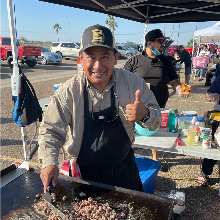 edcouchelsa_isd's tweet photo. Great evening at Jacket Football tailgate yesterday! Great food and fun! #jacketpride #lamaquina https://t.co/M4P9z6NetE