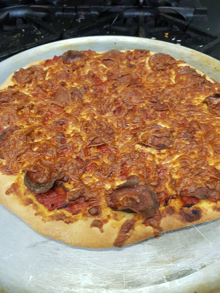 chefdazza's tweet photo. Formative pizza operation here today. #thelakerway #TLDSBlearns #StartMeUp #closertotheedge https://t.co/8ofOhjUmRa