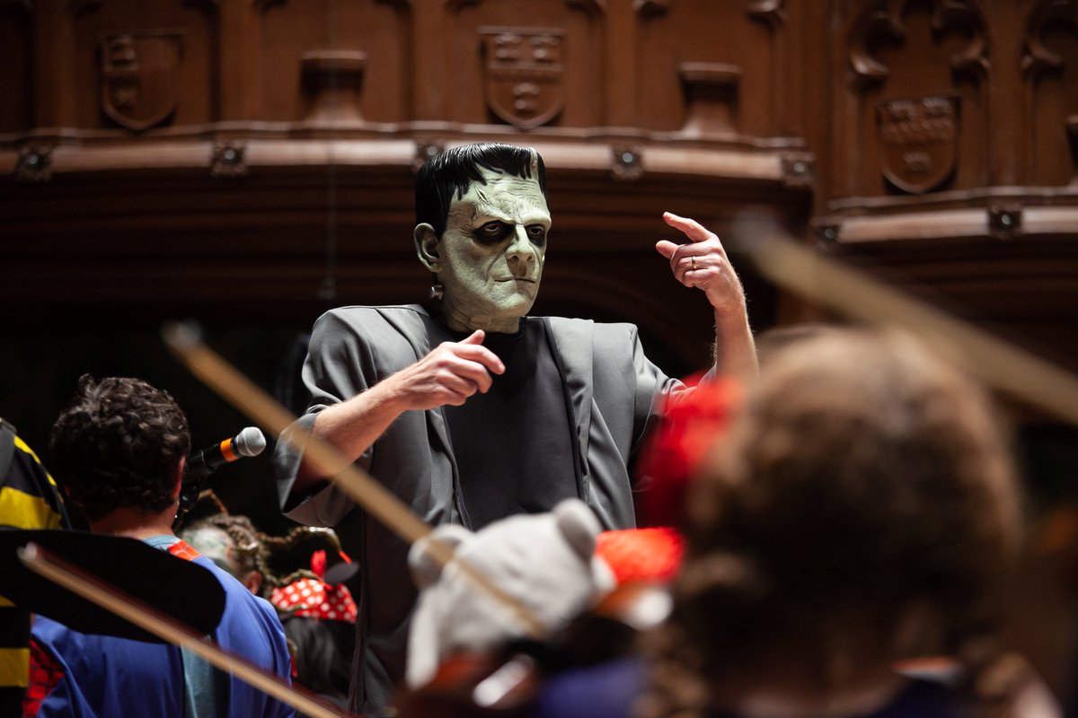 All concert goers for this weekend's Halloween Concerts MUST bring proof of vaccination and wear a mask. No- not a mask like this one! For our full COVID Policies, visit our website. music.uchicago.edu/covid-19-updat…