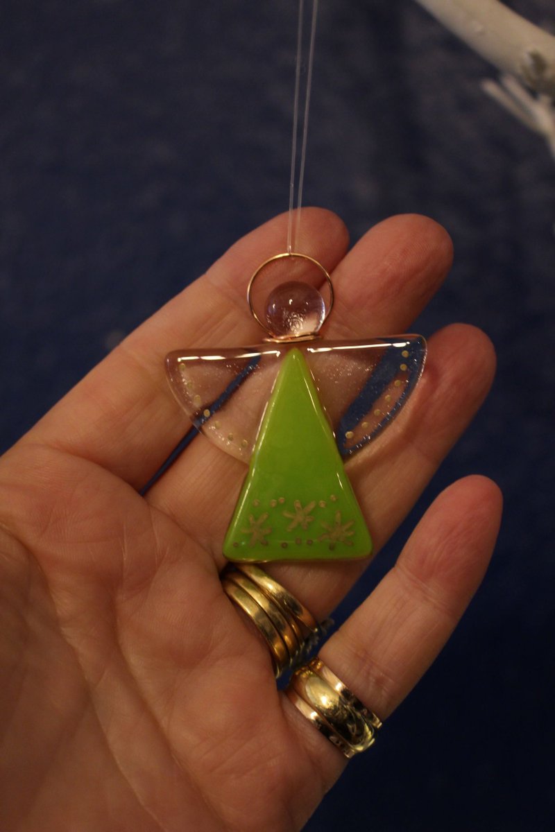 artcraftcollect's tweet photo. Aren't these just adorable? A set of four kiln fused glass Christmas Angels handmade by 523 Glass Studio
A boxed set came in at lunchtime and went straight out to a customer but fear not! More are arriving on Monday.
The set is just £18.00.
#handmadeinEdinburgh #Christmasangels https://t.co/ejEalr0wYL
