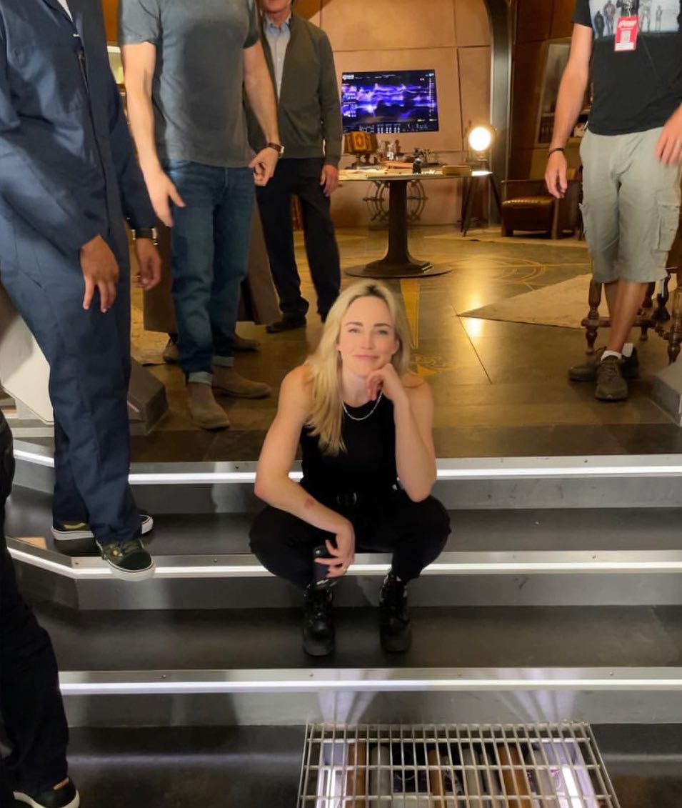 caitylotzarmy's tweet photo. Behind the scenes of #Legends100! 🎬💯 #LegendsOfTomorrow https://t.co/9PXkQCvNs7