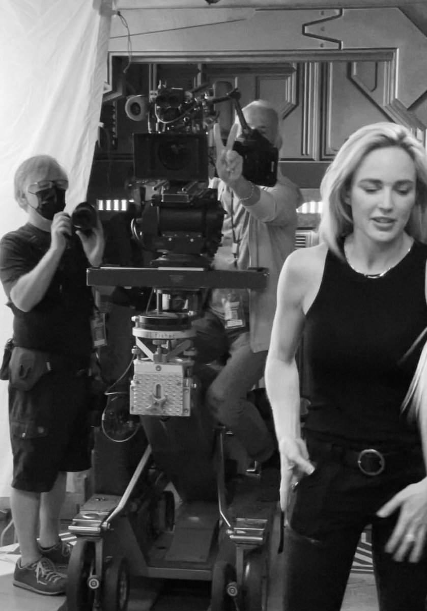 caitylotzarmy's tweet photo. Behind the scenes of #Legends100! 🎬💯 #LegendsOfTomorrow https://t.co/9PXkQCvNs7