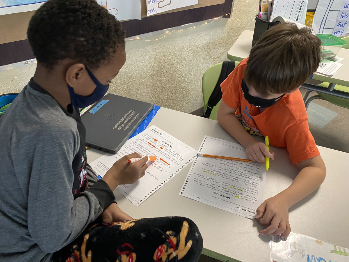 lwaterfield13's tweet photo. Before working as a class, partners read to find words with the long i sound and spelling patterns. We double checked as a whole group! So proud of these persistent kiddos! @galatowitschR @galatop2 #secondgradersrock https://t.co/M5wjXUazzJ