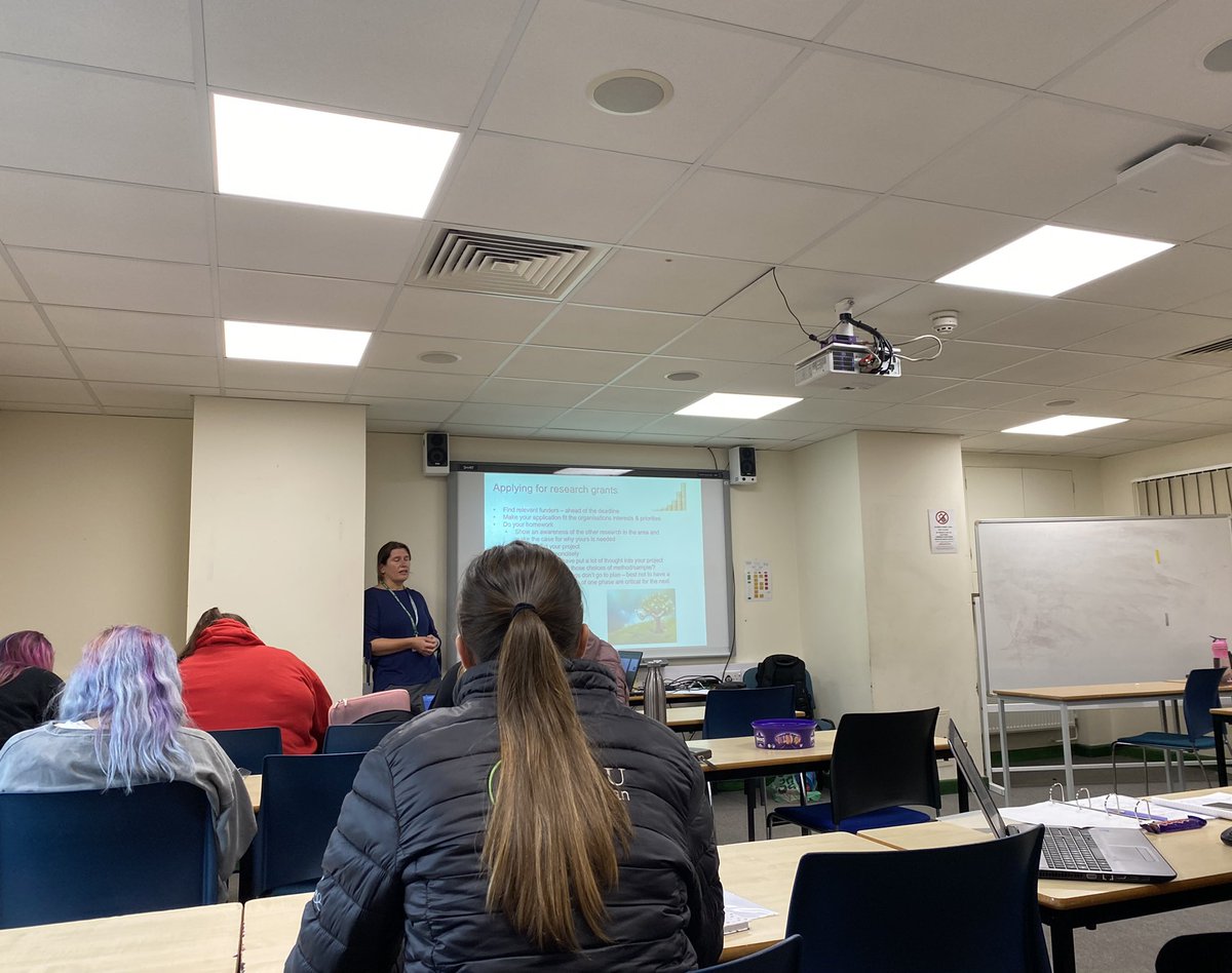 ljcequine's tweet photo. Great day @Hartpury for my Investigating Equestrian Research module for MSc, MRes & MSci Equine students with great presentations from Prof Pat Harris, Dr Jo Hockenhull, @tamzinfurtado & Bethany from @StallionAI π #stemequine #equineresearch #equinepostgradstudy https://t.co/chRax1MZa6