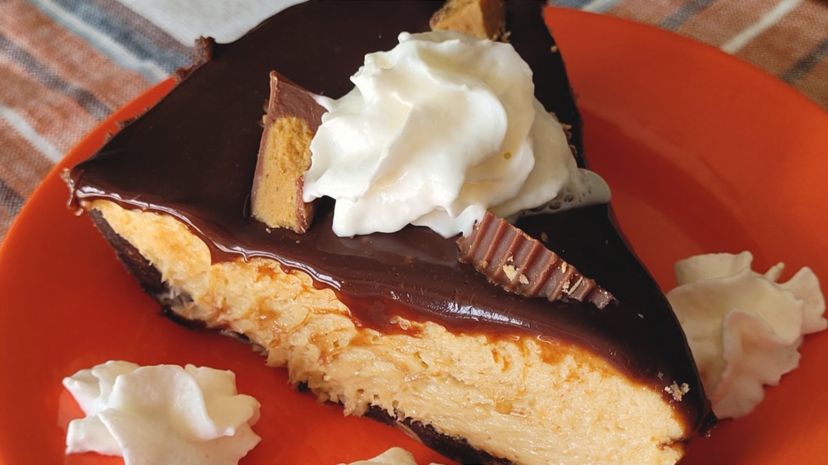 This Peanut Butter Cup Pie is no trick! Treat yourself!

conta.cc/3bmsxLb

#peanutbuttercuppie #cswdumplings #chipsahoy #coolwhip #reesespeanutbuttercups #dessert #easydessert #decadentdesserts #easypie #pierecipe #falldesserts #peanutbutterpie #richdessert #morepieplease