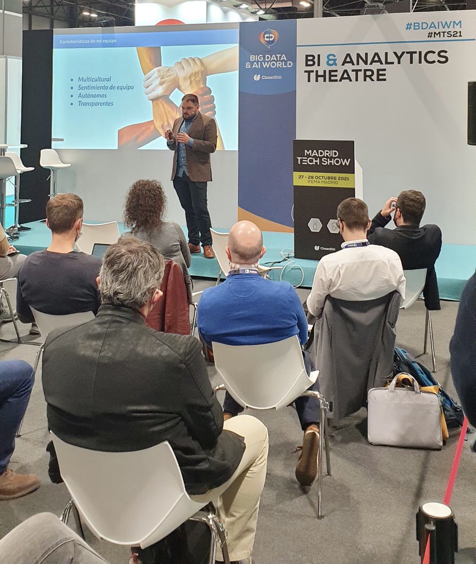 BigDataAsoc's tweet photo. BIG DATA &amp; AI WORLD | Esta mañana, @juanjo_milla ha realizado una conferencia sobre ‘Cómo liderar a los equipos de Data’ en @ShowmadridTech 

#ANBAN #BigData #Analytics #BDAIWM #MTS21 #DataScience #DataAnalyst #DataEngineer https://t.co/iPfLkSF6ZW