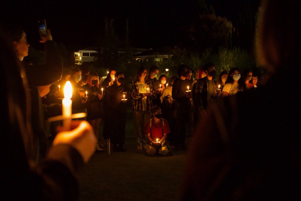 Divest5Cs's tweet image. Last night 80 students stood in solidarity with #LomadeBácum and called for freedom for #FidencioAldamaPérez, Yaqui land and water defender, political prisoner for FIVE years. 

#FIDENCIOALDAMALIBERTAD #SOLIDARIDADCONBÁCUM #PRESENTACIÓNCONVIDAYA
#REMOVETHEIRNAMES

1/3