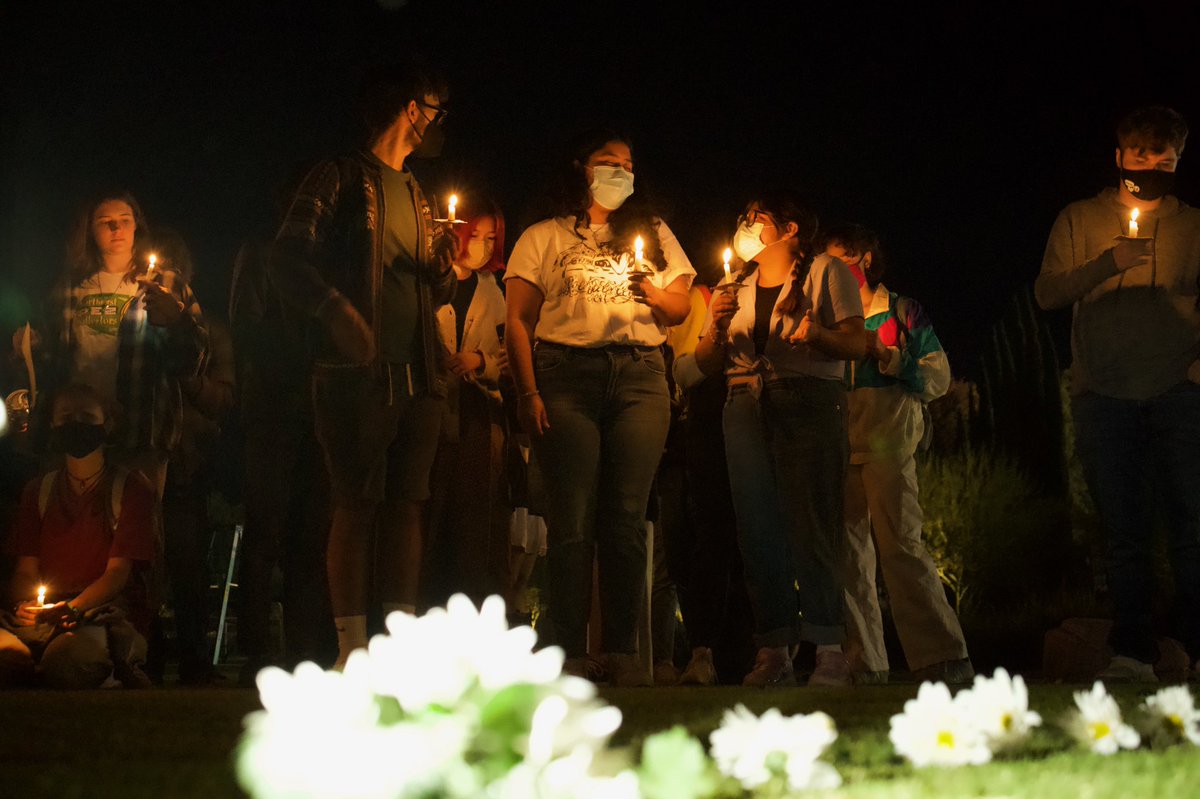 Divest5Cs's tweet image. Last night 80 students stood in solidarity with #LomadeBácum and called for freedom for #FidencioAldamaPérez, Yaqui land and water defender, political prisoner for FIVE years. 

#FIDENCIOALDAMALIBERTAD #SOLIDARIDADCONBÁCUM #PRESENTACIÓNCONVIDAYA
#REMOVETHEIRNAMES

1/3