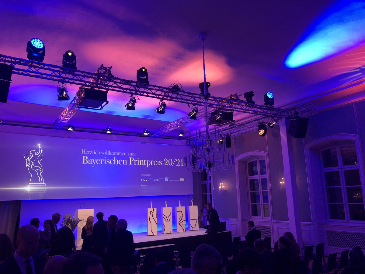 Wir freuen uns sehr! In wenigen Minuten startet der Bayerische Printpreis 20/21 im Hubertussaal des Schloß Nymphenburg. <a href="/VBZV_eV/">VBZV</a> <a href="/vdmb_print/">VDMB</a>