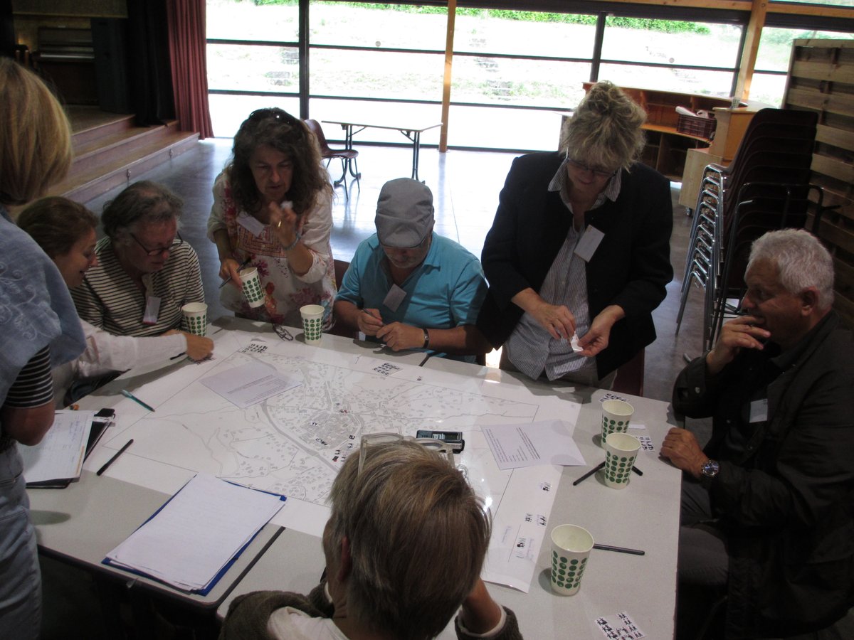 #construction du #bienetre dans les #petitesvillesdedemain du monde #rural :
▶️journals.openedition.org/vertigo/31459
Un papier issu du projet européen BRRISE du @ProgrammePSDR écrit avec Lisa Rolland <a href="/ENSALyon/">ENSA Lyon</a> 
<a href="/revueVertigO/">[VertigO]</a> <a href="/EVSUMR5600/">Environnement Ville Société</a> <a href="/ObsBienEtre/">Observatoire du Bien-être</a> <a href="/INRAE_France/">INRAE</a> <a href="/UJML/">Université Jean Moulin Lyon 3</a> <a href="/Maires_Ruraux/">AMRF</a>