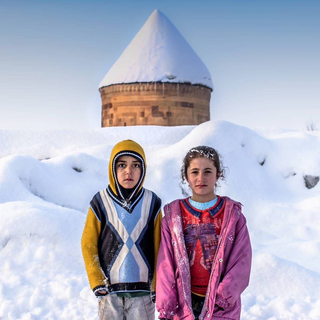 melfinans's tweet photo. Vie naturelle et ancient Tombs #seldjoukides à #Bitlis 15 siècle av J-C. au bord du lac de #Turquie par Niyazi Gurgen @trtavaz https://t.co/GX5iBF7RO0