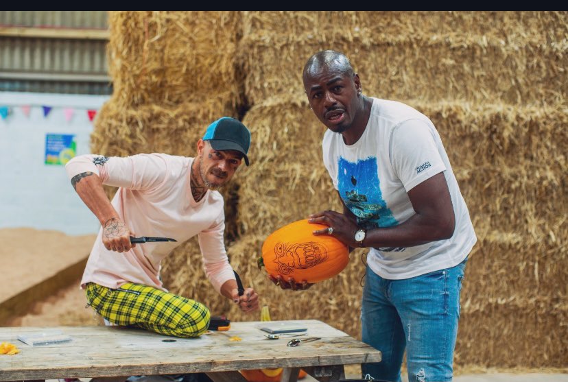 Me and kid <a href="/abzlove/">ΔBZ</a> on our Halloween ting tonight 10pm <a href="/Channel4/">Channel 4</a> <a href="/coachtrip/">Celebrity Coach Trip</a> 👻🎃😁❤️