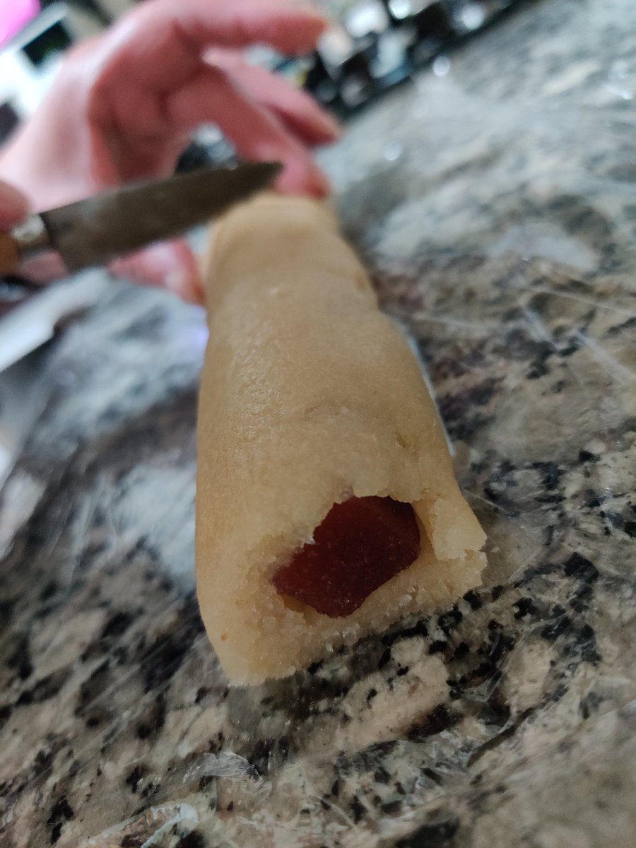 AOJ's tweet image. Catalan makis 👌

#panellets #codony