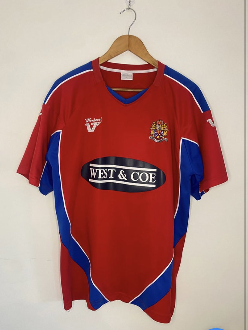 NonLeagueShop's tweet photo. Dagenham &amp; Redbridge fans 🔴

Which of these 2 new additions to the store is your fave?

I know which one we prefer 🙊

Check them out at:
https://t.co/bJcl5apZnV

#DagandRed #DRFC #Daggers #DagenhamRedbridge #COYD ⚔️ https://t.co/VGmJWCfvOa