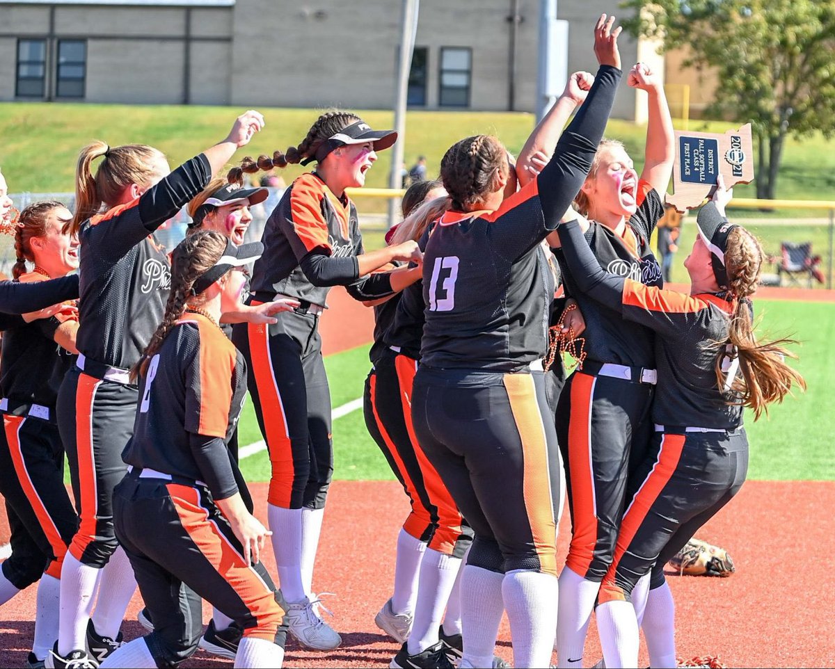 Best of luck to our <a href="/PCSoftball3/">PC Softball</a> team at STATE! So sorry Mother Nature prevented us from giving you a proper #PCR3Proud sendoff, but here is a bunch of Good Luck signs from some of your biggest fans! 🧡🖤🥎🖤🧡