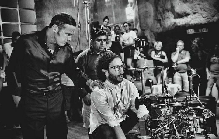RadioTuYYoLM's tweet photo. Calentando motores para el inicio de la Temporada Final de #LuisMiguel 🎙 a través de Netflix.

📸 Beto Hinojosa. https://t.co/jW6qHg2ks1