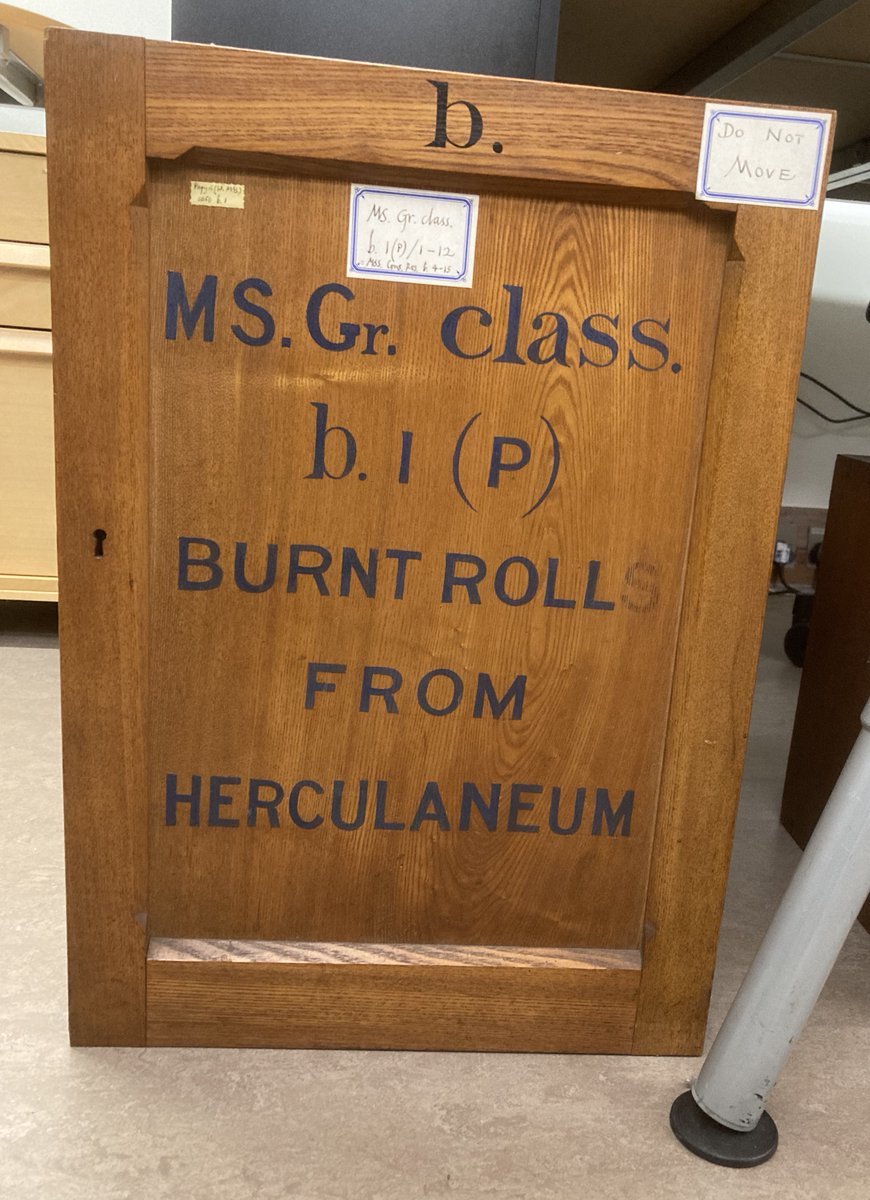 Stewart_Brookes's tweet image. That moment when your new piece of office furniture rocks up!! @bodleianlibs is the best!