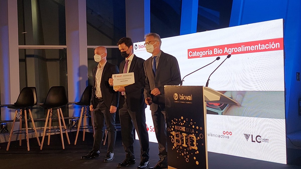 valenciactiva_'s tweet image. 🔛🥳 En la #NocheBIO se han entregado los #PremiosBIOVAL, que reconocen el talento de las firmas valencianas

🩺BIOsalud: @Arthexbiotech
⚙️BIOindustrial: Perseo Biotechnology
🥑BIOagrolimentario: @Monteloeder
🚀BIOstartup: @DawakoMedtech

👏 ¡Enhorabuena a las empresas premiadas!