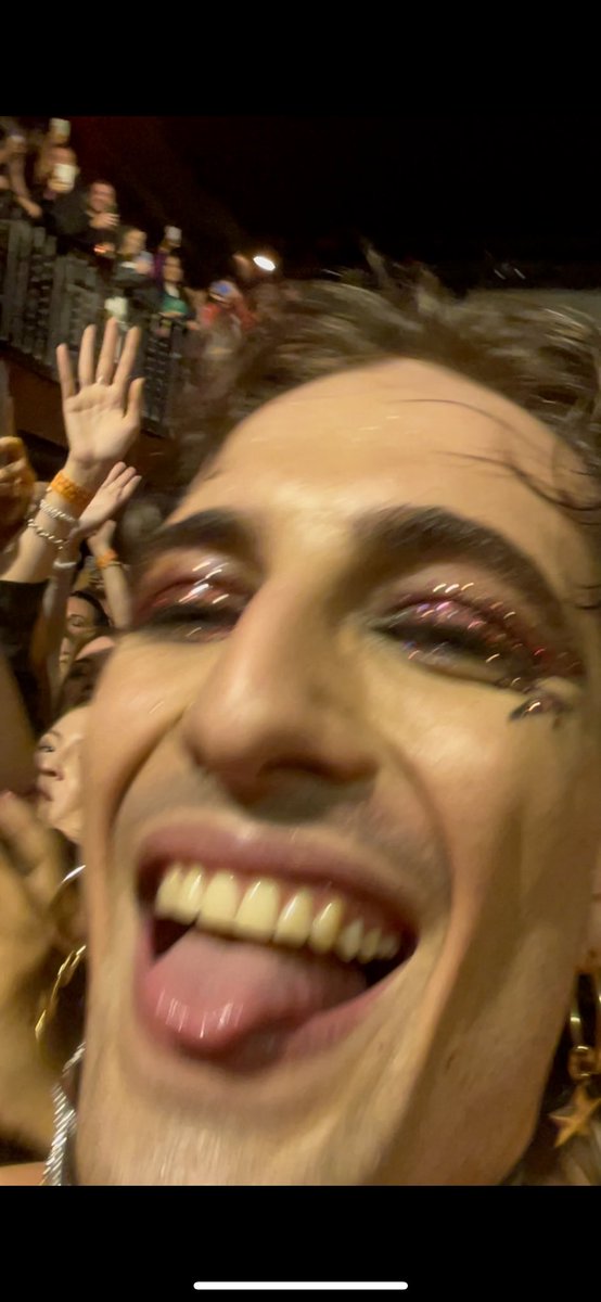 damiano cracked my phone but it was all worth it for this picture😘 luv u damiano david