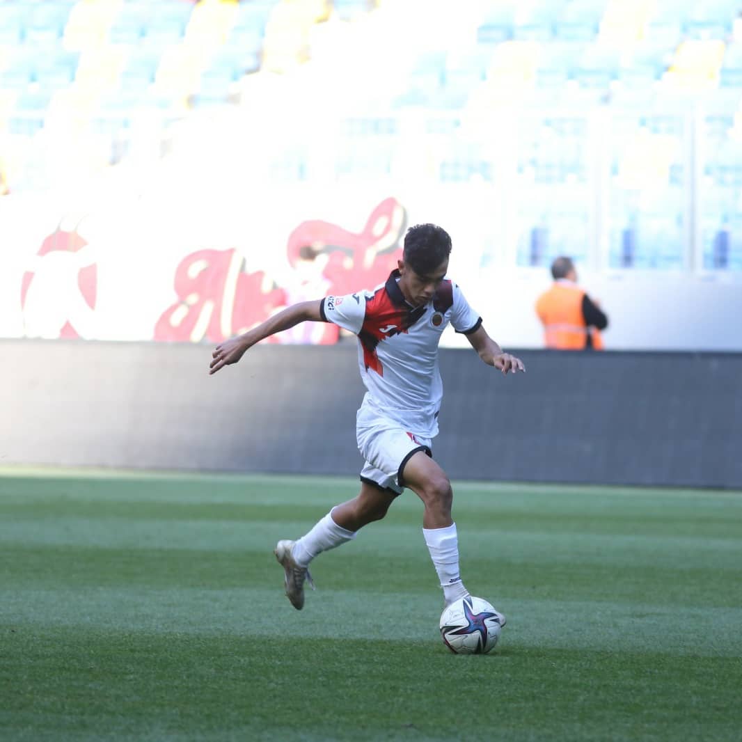 berkaygocmennn's tweet photo. Yıllardır formasını üzerimde taşıdığım Gençlerbirliğinde ilk resmi maçımı oynadım.Bana güvenerek bu şansı veren Metin hocama ve saha içinde destek olup yardımcı olan abilerime ve arkadaşlarıma çok teşekkür ediyorum. https://t.co/A1m3YTIeSV