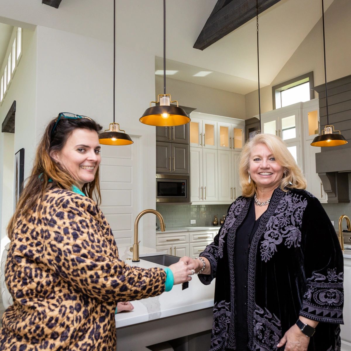 AndreaCElliott's tweet photo. On the hunt for your dream home this fall? Andrea C. Elliot will make sure your search has a sweet ending! #AElliottAdvisorsRealEstate #AEARE #AndreaElliott #TexasHillCountry #Realtor #NewBraunfels #Home https://t.co/BUg6BZvsuj