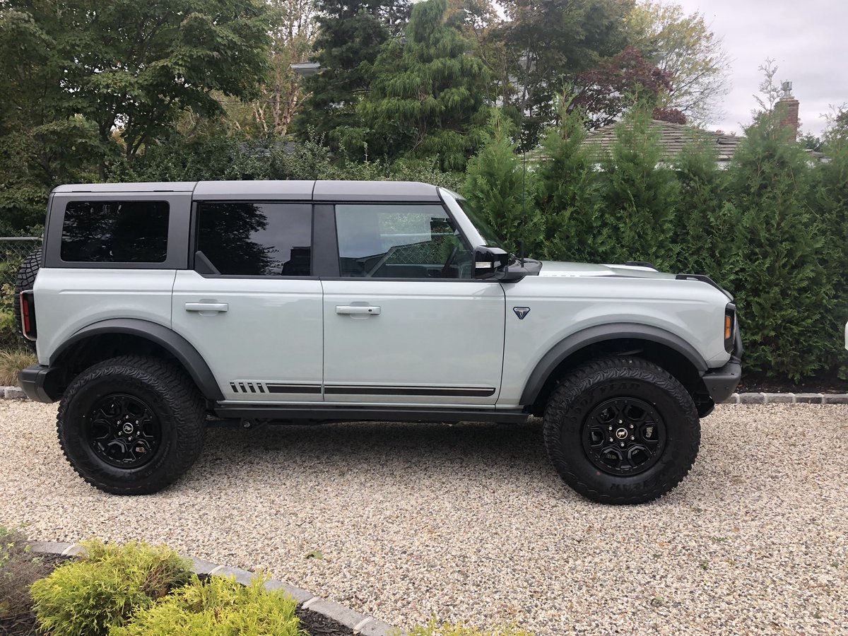 GioWFAN's tweet image. The @ford Bronco is here @7BOOMERESIASON. It’s even more  spectacular than I imagined.