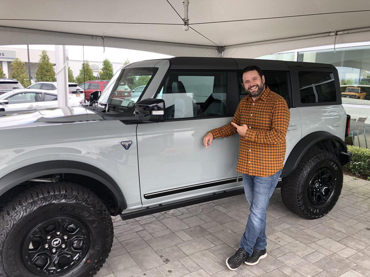 GioWFAN's tweet image. The @ford Bronco is here @7BOOMERESIASON. It’s even more  spectacular than I imagined.