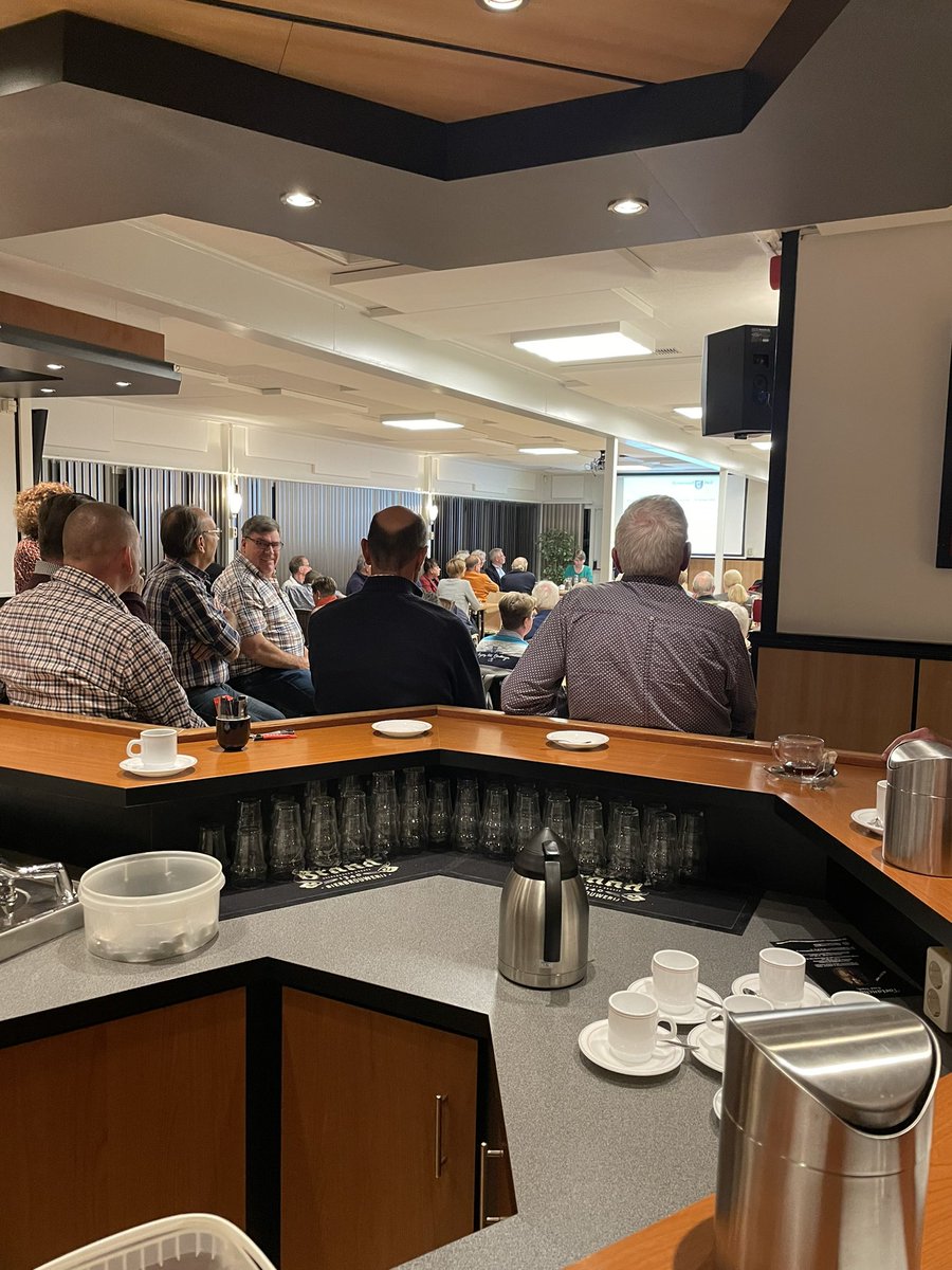 Vanavond aanwezig in ‘t Duifhuis #Deil |Waarbij de actieve dorpsraad, inwoners meeneemt in zaken als toekomst,activiteiten en leefbaarheid en gezamenlijk een eerste aanzet maken voor de Kernagenda |Kijken wat we er voor #Haaften uit kunnen halen #dorpsraadinoprichting #WestBetuwe