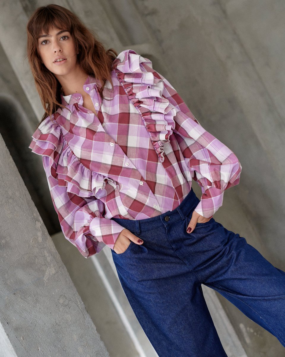 080_bcn_fashion's tweet photo. #TheLabelEdition's new creations bring the past to the present with a positive feeling of nostalgia. Volumes and patterns from the 70s &amp; 80s meet today's reality and fashion needs in a sustainable capsule collection named “Vague à l'âme” #080BcnFashion #ThirdDigitalFashionEdition https://t.co/12RAxYqqsX