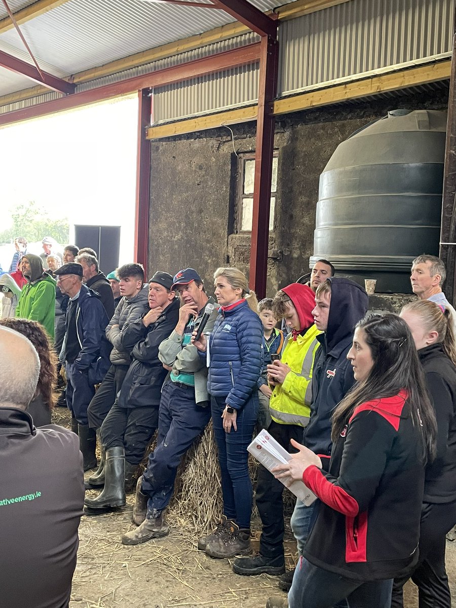 SenseHubIrl's tweet photo. Men &amp; women, young &amp; more experienced 😃
Always learning and adapting 👌
The many faces of Irish agriculture ready for the challenges ahead 🙌

Delighted to meet many great ambassadors of Irish farming @niamhfitz9 @bridgarry2 #AgTech #HerdHealth https://t.co/dLUeC1K9tV