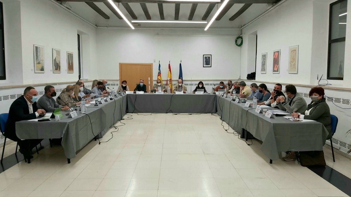 CsManises's tweet photo. En el Pleno Ordinario del mes de octubre. La normalidad vuelve poco a poco.
1. Vuelve a haber público en la sala.
2. Toda propuesta de la oposición es sistemáticamente rechazada (Compromis, PSOE y Podemos)
#EstoEsManises
#CsConManises
#ApesarDelEquipoDeGobierno https://t.co/3JVpJQKMJu
