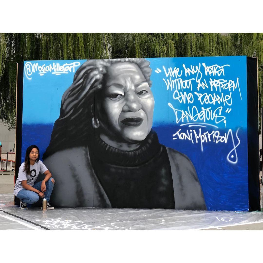 @mariamillerart
Today I painted Toni Morrison at Words Beats and Life paint jam at the Kennedy Center. • “Like any artist without an art form, she became dangerous” . @kennedycenter
#hasako #mariamillerart #bythings #acreativedc #202creates  #murals #art #design #illustration