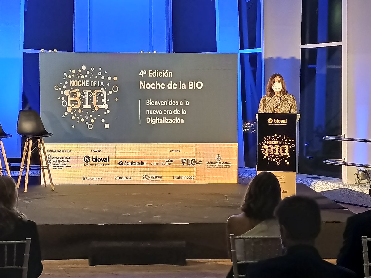BIOVAL_es's tweet image. En estos momentos, Empar Martínez Bonafé, directora general de Industria de la Conselleria de Economía Sostenible @GVAEconomia @gvaivace @generalitat, se dirige al auditorio. 

 #NocheBIO #PremiosBIOVAL