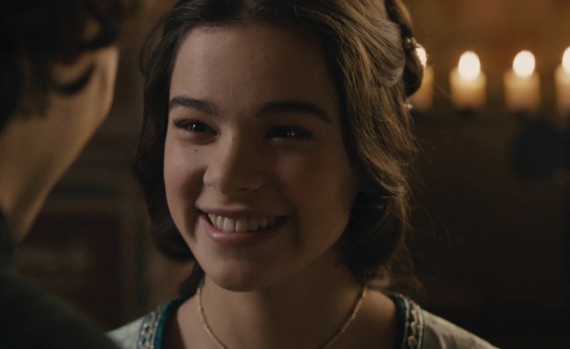 e a hailee só tinha 16 aninhos quando fez a julieta… tão linda, eu morro de amores