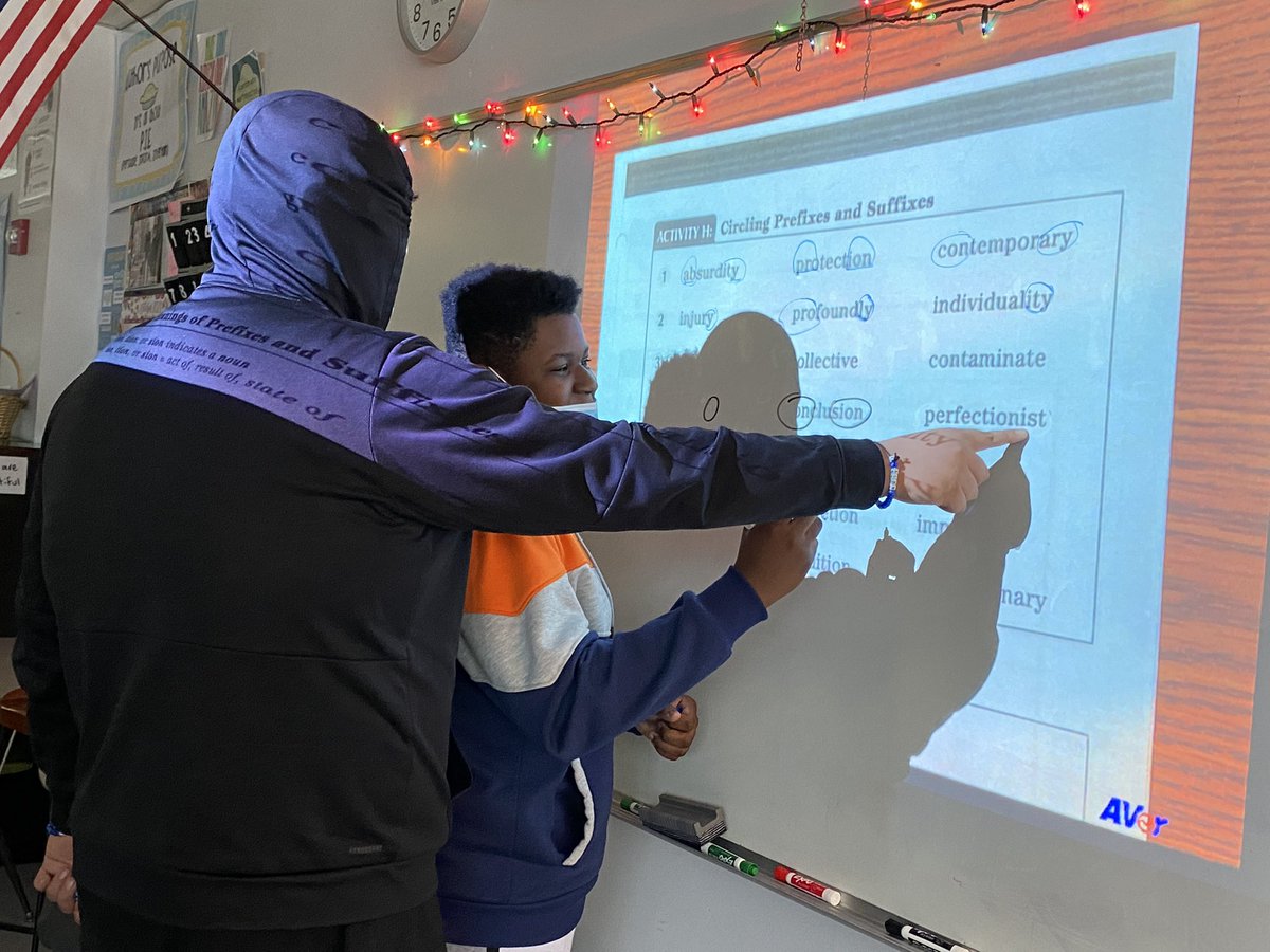 jennygustavson's tweet photo. I loved getting to see @LBracks classes ROCK affixes today. “I can tell a difference when I read. I actually don’t really skip the hard words anymore.” 

😢 
Love these kids. 

Thanks for inviting me in, Ms. Bracker! https://t.co/yOvWzCjTiN