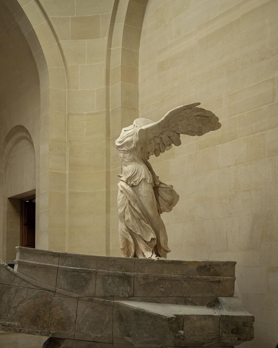 La belleza hecha piedra…#Niké #Samotracia #Louvre #Arte