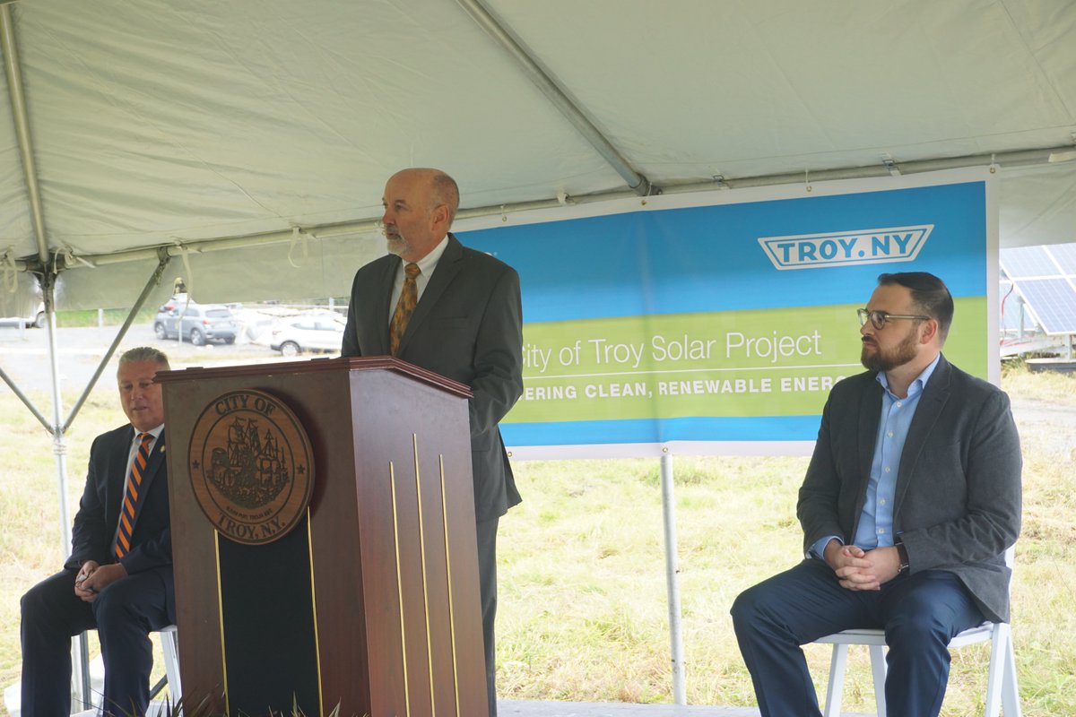 MayorMadden's tweet photo. Thank you to our project collaborators at NextEra Energy Resources and @NYSERDA for their assistance in bringing this important project to completion for the benefit of all Trojans. #TroyNY #RenewableEnergy #CleanEnergyCommunities #AmericanCleanPowerWeek https://t.co/4oN9lcrAUv