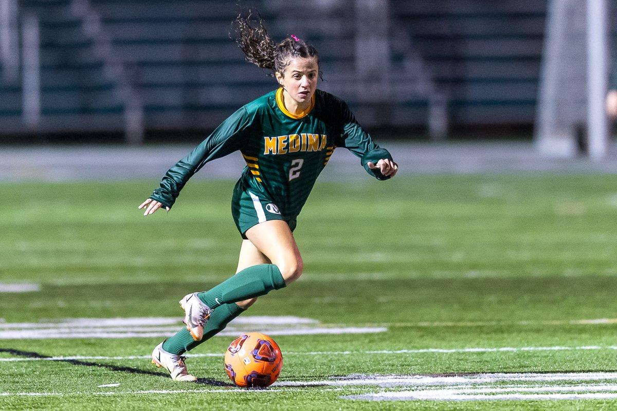 russellgifford's tweet photo. Good luck tonight to @MedinaGSoccer as they take on Avon Lake in the District Finals!! Go Bees!! ⚽️🐝 @olivia_sipsock @lillyboebel @kerber_riley @mia_heine @juliaeaton_86 @AliK_8 @_kaitlyngpierce @kaylaperfect_ @lillyma10 @vannahhardy @febuskailee @birdrudd @eileycoates https://t.co/Gp3bSNnZLu