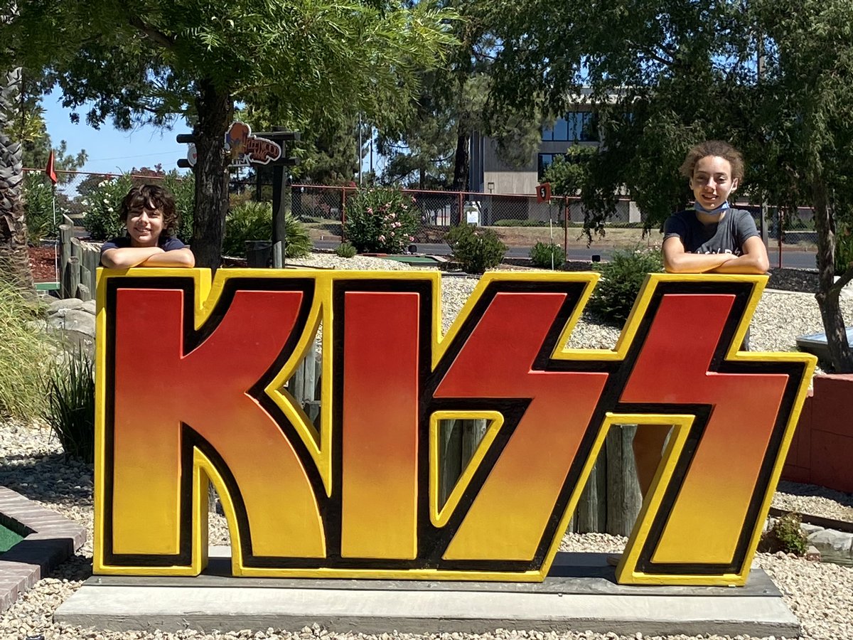 Faithplus21's tweet photo. @genesimmons @RockAndBrews https://t.co/51iZjlLJeN