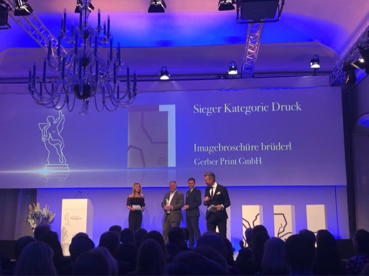 Der dritte Preis des Abends in der Kategorie Druck geht an die Gerber Print GmbH mit ihrer Imagebroschüre brüderl. Herzlichen Glückwunsch #Printpreis