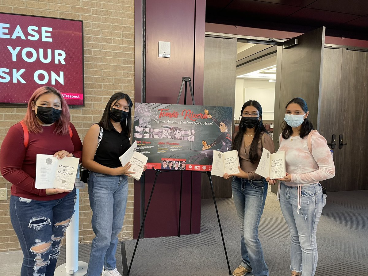 mrsbirdi's tweet photo. How cool is it that our students were able to hear Sonia Gutierrez, author of Dreaming with Mariposas, speak?! She graciously signed their books, too! @LOCKHARTHS #bookclub #lockhartleading #buildingexperiences #chaseyourdreams #tomasriverabookaward https://t.co/7bapO0d2H9