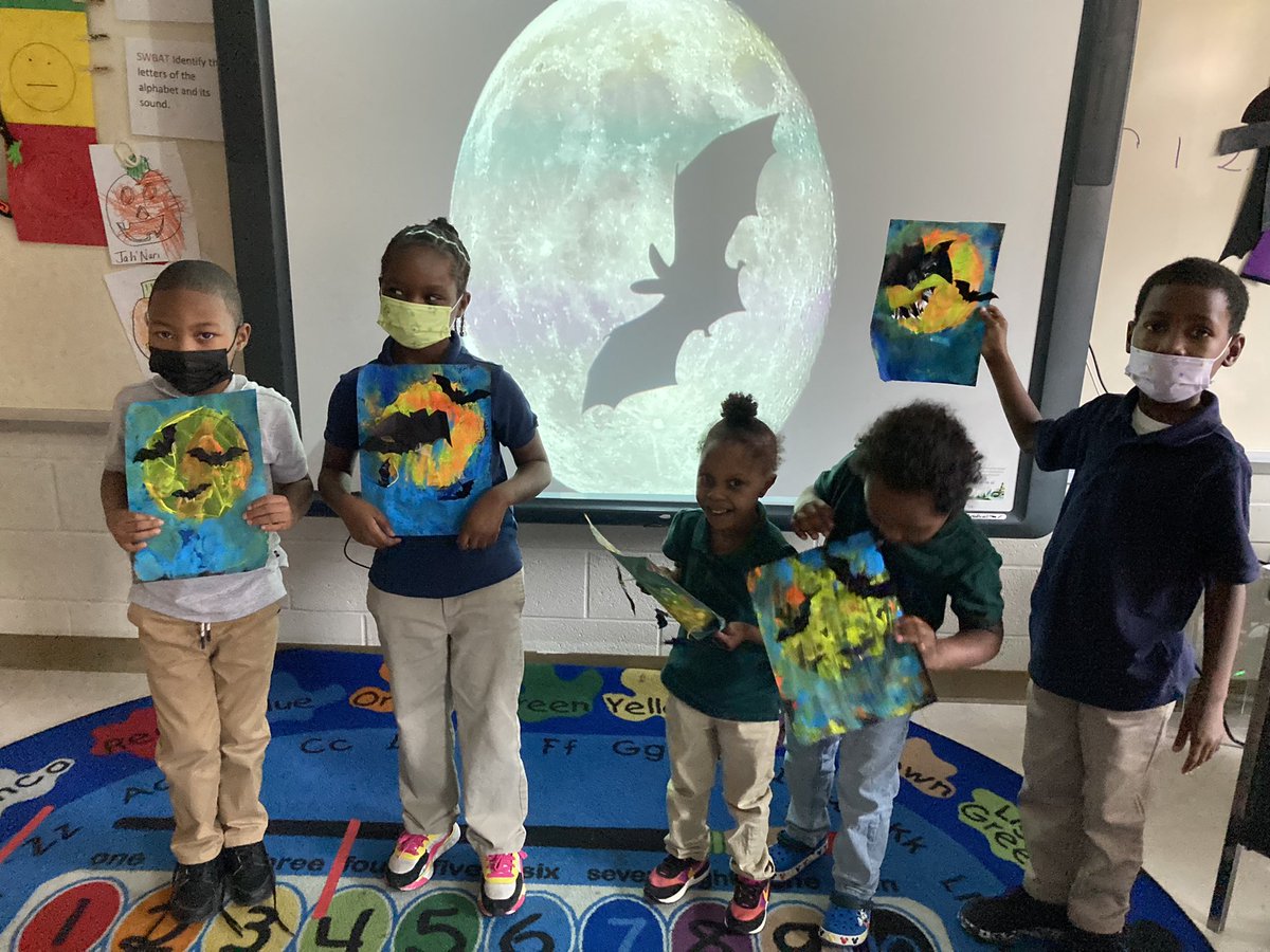 AdaptiveArtTeam's tweet photo. Spooky “Sensory” Bats! Practiced cutting skills today. Parents, please make sure your child’s thumb is up while practicing cutting at home! “Turn the paper, not the scissors.”🥰🤓🥰 Love my kiddos!! @APSDeerwood #apsarts @sara_womack https://t.co/7PJysTe3t7